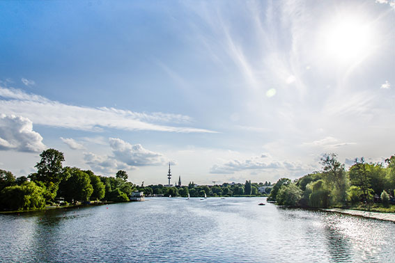 Hamburg_AdobeStock_88981258_Lizens