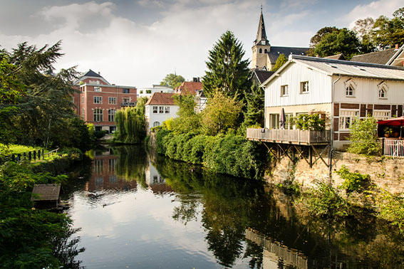 Wasserspender in Essen, Oberhausen, Mülheim an der Ruhr und Bottrop kaufen oder mieten Ausblick auf Fluss und Häuser in Essen