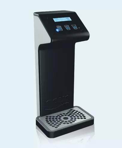 Der PearlTower von Cornelius ist ein modernes Wasserspender-Einbaugerät mit einem benutzerfreundlichen Display, das eine schnelle Auswahl von stillen oder sprudelnden Wasseroptionen ermöglicht. Jakob Wassertechnik bietet zuverlässige Wasserspender für eine effiziente Trinkwasserversorgung.