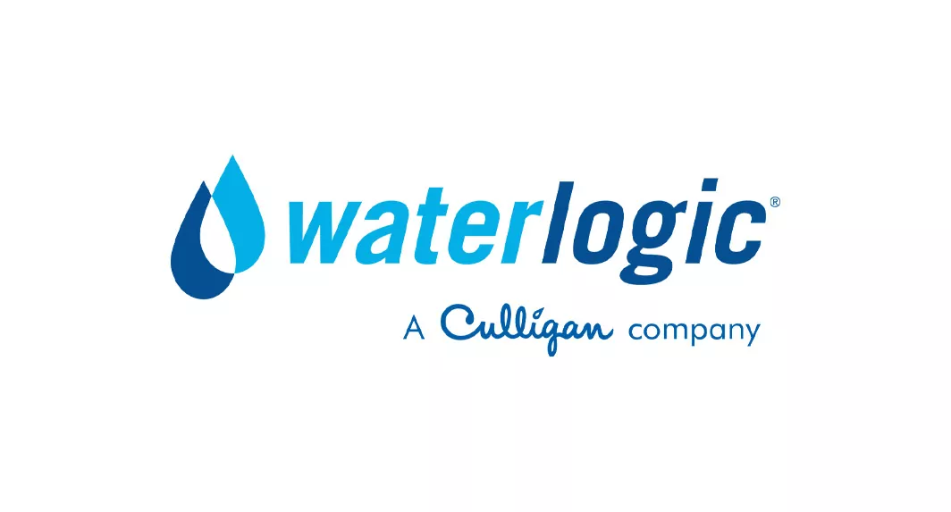 Waterlogic, eine Marke von Culligan, bietet innovative Wasserlösungen an. Das Logo besteht aus einem tropfenförmigen Symbol in Blau und dem Markennamen Waterlogic.